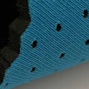 Genouillère en néoprène perforé respirante en polyester tricoté à compression pour la course, le basketball, la gym et le fitness - Product Image 2