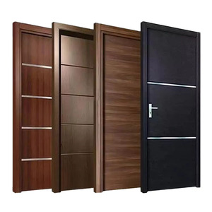 Puerta Interior Moderna de Madera Sólida, Puerta de Entrada Blanca con Detalles en Aluminio y Madera - Product Image 1