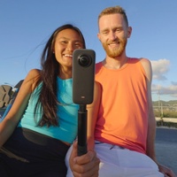 Kamera Aksi Inst360 X3 Get-Set Bundle dengan Sensor CMOS 1/2 inci 48MP, Video 5.7K 180° Active HDR, Foto 72MP, WiFi, Kamera Aksi Mini