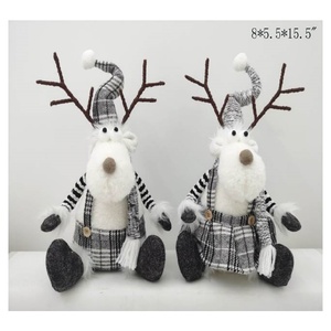 ตุ๊กตาเรนเดียร์ลายสก๊อตพร้อมหมวกฤดูหนาว - Product Image 1