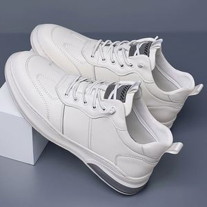 Chaussures décontractées en cuir blanc pour hommes, baskets légères et confortables pour un usage quotidien - Product Image 1