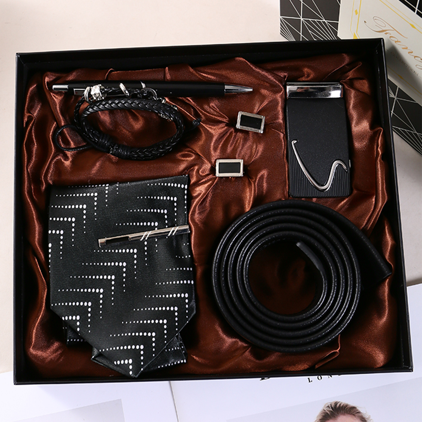 7-piece set black-belt tie clip cuff bracelet pen gift box
