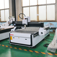 Routeur CNC Chine, routeur CNC pour le bois, machine de fraisage CNC 1325/1530, machine à travailler le bois pour les portes et les meubles en Oman