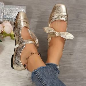 รองเท้าผู้หญิงไซส์ใหญ่ สีพื้น สำหรับใส่กลางแจ้ง ฤดูใบไม้ร่วง แบบสวม แมรี่เจน พื้นเรียบ หนัง PU - Product Image 4