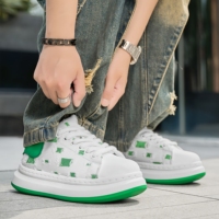 Chaussures de sport en toile blanches avec logo personnalisé, chaussures de skate décontractées à semelle épaisse blanches, adaptées aux marques privées conçues sur mesure