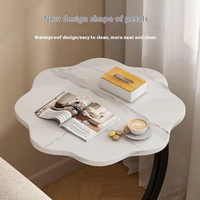 Table d'Appoint Moderne et Petite pour Chevet ou Salon, Meuble Double Couche en Forme de Pétale, Table Basse Portable
