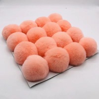 Pendentifs en fausse fourrure DIY en stock en gros, forme de boule de 3 cm à 10 cm, style fourrure de lapin, provenant de la source du fabricant