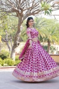 Jacquard de viscosa pura Dyable más vendido con lentejuelas bordadas trabajo Lehenga Choli para fiesta de boda y ocasión de Festival - Product Image 2