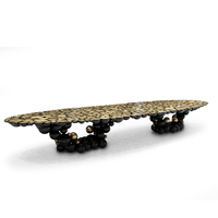 Table à manger élégante et luxueuse en aluminium coulé plaqué or avec une structure unique pour la maison et l'hôtellerie