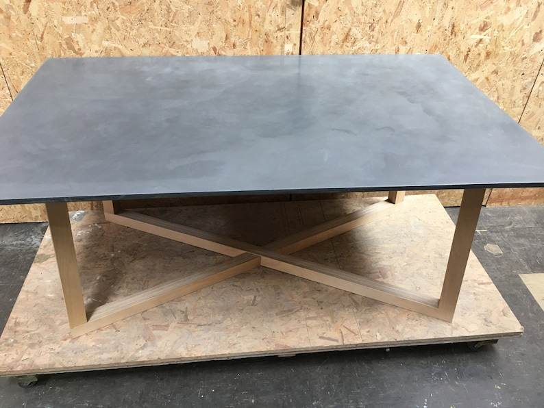 สีเทาเข้ม