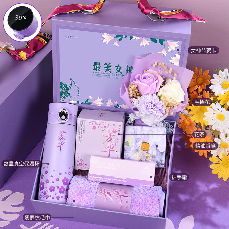 ถ้วยฝางฮวา, ผ้าขนหนู, ชาดอกไม้, สบู่, แฮนด์ครีม, ช่อดอกไม้