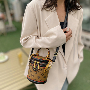 Bolso de Mano Lujoso de Alta Gama para Dama de Diseñador. Bolso de Estilo Moderno con Forro Interior de Poliéster. - Product Image 4