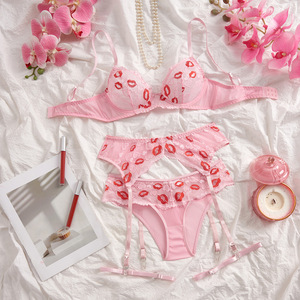 Collection de lingerie personnalisée pour la Saint-Valentin, soutien-gorge imprimé lèvres sensuelles avec dos à lacets, culotte transparente, ensemble 3 pièces - Product Image 2