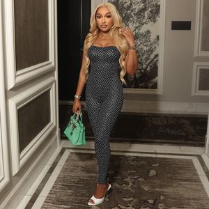 Tuta corta senza spalline a pois stampata Slim-Fit con spalle scoperte - Product Image 4