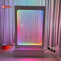 Fontaine murale d'eau verticale d'intérieur avec lumières LED, cadre blanc, rideau d'eau, décoration murale pour mariage, événement, fête