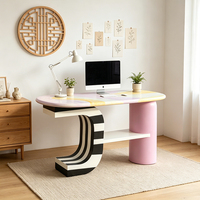 Table d'écriture informatique ovale en résine marbrée dégradée, prête à être expédiée, avec pieds asymétriques irréguliers bicolores, style traditionnel pour salon