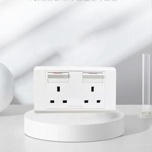 Interruptor de pared británico estándar de un solo interruptor unidireccional con toma USB A+C y interruptor, adecuado para enchufes de pared domésticos. - Product Image 2