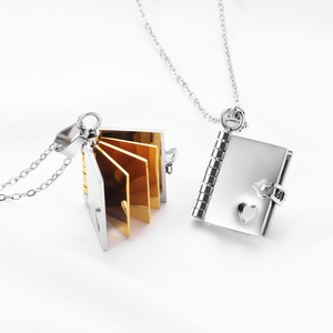 Carnet de notes en acier inoxydable plaqué or 18 carats, bijoux à breloques en forme de lettre, collier à pendentif avec breloque et livre ouvert personnalisé - Product Image 3