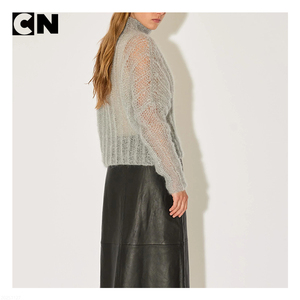 Pull en laine mohair à col roulé côtelé de luxe pour femmes, fabrication de pulls avec certification GRS, logo personnalisé, pull transparent - Product Image 3