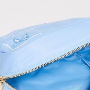 Bolsa de Maquillaje Personalizada, Ecológica, Reutilizable, Portátil, de Nailon Azul Claro Impermeable, con Cierre, Logotipo Personalizado, Bolsillos Interiores Bordados - Product Image 5