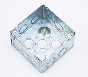 Hộp Octagon, 4 Inch, Mặt Đất Nâng Cao 1-1/2 Inch Sâu 1/2 Inch Và Loại Trực Tiếp Bên 3/4 Inch, Kết Thúc Màu Xám - Product Image 3