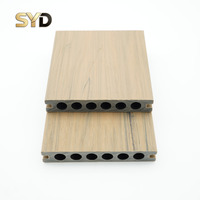 Planches de terrasse en composite bois-plastique (WPC) solides, imperméables, résistantes aux UV, avec embossage 3D, pour villas, jardins et patios.