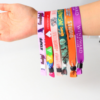 Cadeau promotionnel Logo personnalisé Vente en gros Bracelets de festival d'événement Bracelets en polyester tissé Bracelets en tissu pour concert