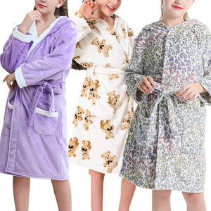 Peignoirs à capuche en peluche pour filles, collection Printemps 2026, en promotion, super doux, personnalisables avec impression, pour la plage et le spa - Product Image 1