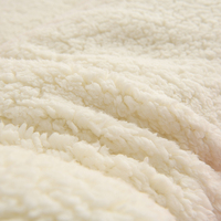 Couette matelassée double face en sherpa et polaire d'agneau, motif flocon de neige rouge, ultra chaude pour l'hiver, idéale pour la maison et l'hôtel