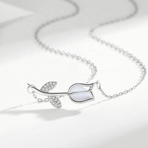Juego de Joyería Tulip de Plata de Ley 925 con Baño de Oro y Circonitas para Fiesta y Regalo - Collar, Pendientes y Anillo - Product Image 2