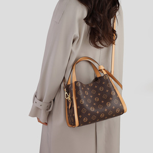 Borsa di Lusso da Donna, Borsa a Secchiello Designer CQ, Tote in Tela Monogramma e Vera Pelle, Borsa a Tracolla Vintage per Signore - Product Image 5