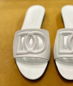 High-Quality Hollow-Out Designer <b>Slippers</b>, Breathable Deodorant Round-Toe Flat Casual Outdoor Beach <b>Slides</b> for Women - Product Image 2