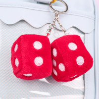 Mini porte-clés en peluche en forme de dés, design amusant, breloque portable, jouet en peluche personnalisé