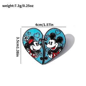 Broche creativo de Mickey Mouse de Anime, insignia de Metal bonita en forma de corazón con chapado en oro, accesorios de ropa impresos digitales grabados - Product Image 4