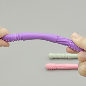 Massaggiagengive in silicone morbido per neonati e bambini piccoli - Giocattolo da masticare riutilizzabile senza BPA, facile da impugnare, con massaggiatore per le gengive, unisex - Product Image 3