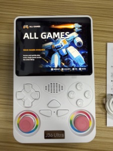 เครื่องเล่นเกมพกพา J36 Ultra หน้าจอ IPS 3.5 นิ้ว รองรับวิดีโอ 16GB พร้อม WiFi รองรับเกมคลาสสิค รองรับ Youtube และ Bluetooth - Product Image 4