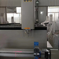 Machine de perçage et de fraisage CNC automatique de petite taille WEIKE, directement de l'usine pour le traitement des profilés de fenêtres et de portes en aluminium