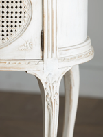 Armoire d'appoint en bois massif antique français, écologique, faite à la main, avec dessus en marbre blanc pour chambre et salon