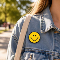 Épingles en émail jaune de forme personnalisée, badges de mode pour vêtements et sacs, épingles en métal pour revers