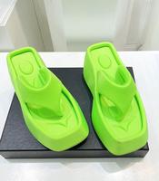 Nouvelles tongs décontractées pour femmes 2023 avec logo personnalisé, semelle épaisse, pour la plage