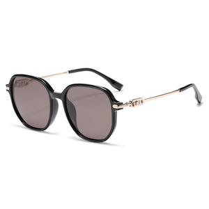 Gafas de Sol para Mujer Ct19, Montura Negra, Lentes TAC con Protección UV400, Estilo Cuadrado Grande, Gafas de Sol de Moda para Exteriores - Product Image 3
