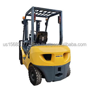 Se vende montacargas FD30T-17 usado, 3 toneladas, motor diésel, 3 mástiles, 4.5 metros, original de Japón con desplazamiento lateral. - Product Image 1