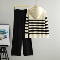 Ensemble décontracté deux pièces pour femme automne-hiver : survêtement sportif rayé avec sweat à capuche et pantalon large