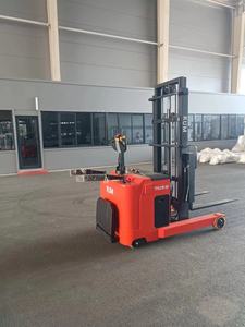 Apilador Eléctrico Contrabalanceado de 2 Toneladas en Venta con Motor y Bomba - Product Image 4