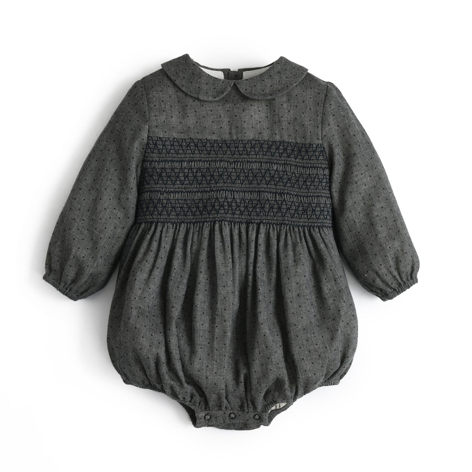 สีเทาเข้ม