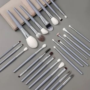 Ensemble de 26 pinceaux de maquillage professionnels en poils de chèvre et de renard des neiges pour poudre, fond de teint, anticernes, fard à joues et fard à paupières - Product Image 5