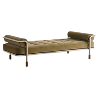 Chaise longue minimaliste en velours vert sauge avec cadre en métal chromé, capitonnée, avec deux coussins de soutien, pour salon