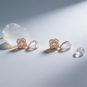 ทองแดงชุบทองคำชมพู 18K ต่างหูทรงหยดน้ำประดับเพชรแบบพาเว่ - Product Image 4