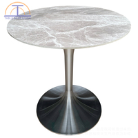 Table de bistrot ronde de style ferme moderne, plateau en MDF imitation bois, base en acier inoxydable en forme de tulipe, utilisation pour restaurant, café, bar, salle à manger