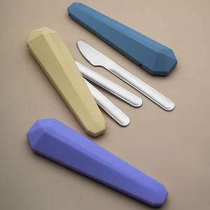 Juego de <span class=keywords><strong>cubiertos</strong></span> portátil de acero inoxidable 304 con palillos con funda de silicona - Product Image 1